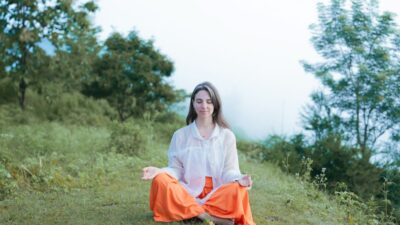 Sky Yoga and Meditation: Elevating Your In-Flight Experience in 2026